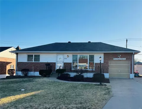 4216 Santen Dr, Saint Louis, MO 63123