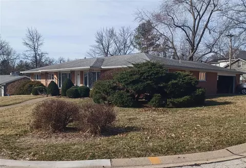737 Villa Capri Ct, Saint Louis, MO 63132
