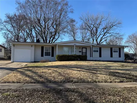 1975 Apple Blossom Ct, Florissant, MO 63031