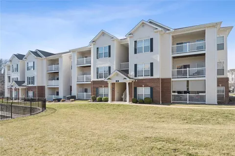 29 Kassebaum Ln #303, Saint Louis, MO 63129