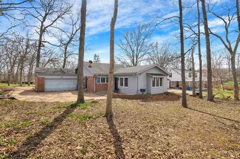 Exterior - 418 Oakmont Cir, Ballwin, MO 63011 photo 6 of 8