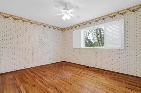 Bedroom - 418 Oakmont Cir, Ballwin, MO 63011 photo 2 of 5