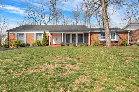 418 Oakmont Cir, Ballwin, MO 63011