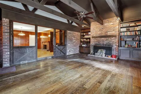 Living - 418 Oakmont Cir, Ballwin, MO 63011 photo 3 of 6