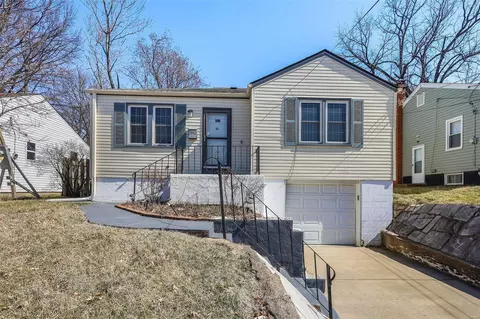 2994 Walton Rd, Saint Louis, MO 63114