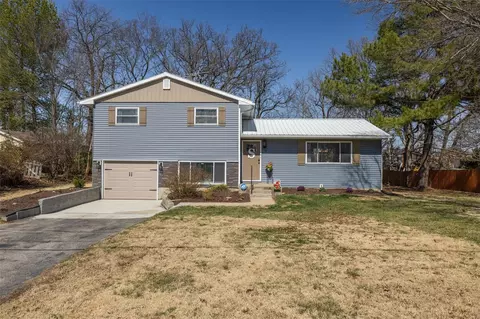 15 Doris Ave, O'fallon, MO 63368
