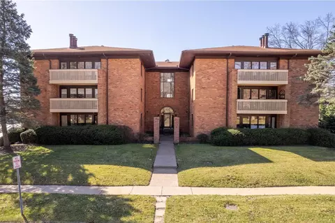 120 W Essex Ave #1A, Saint Louis, MO 63122