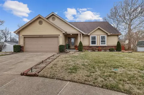 2938 Sherwood Dr, Florissant, MO 63031