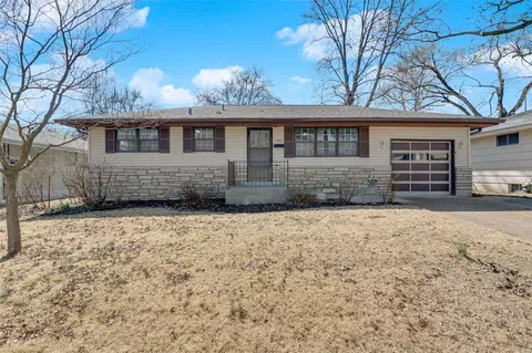 480 Myrtle Dr, Florissant, MO 63031