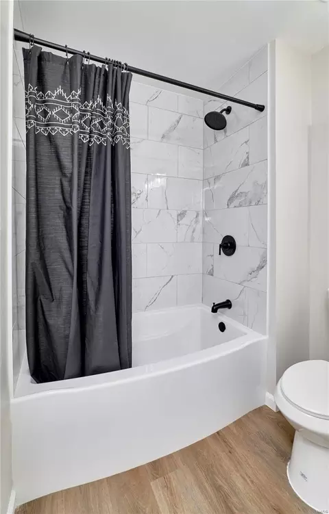 Bath - 828 S Valleywind Ct, O'fallon, MO 63366 photo 4 of 4
