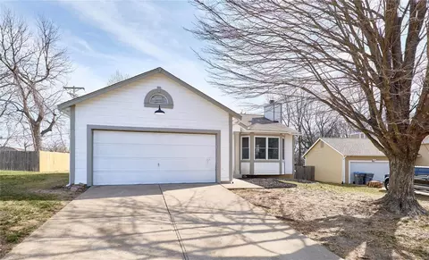 828 S Valleywind Ct, O'fallon, MO 63366