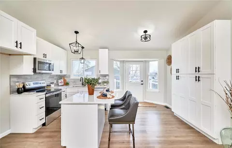 Kitchen - 828 S Valleywind Ct, O'fallon, MO 63366 photo 2 of 7