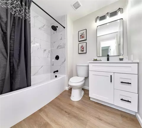 Bath - 828 S Valleywind Ct, O'fallon, MO 63366 photo 3 of 4