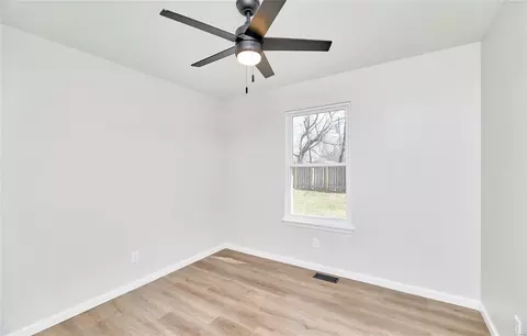 Bedroom - 828 S Valleywind Ct, O'fallon, MO 63366 photo 5 of 15