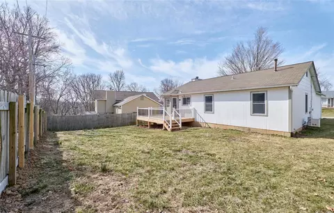 Exterior - 828 S Valleywind Ct, O'fallon, MO 63366 photo 6 of 9
