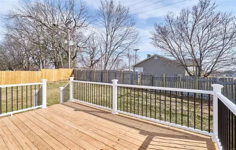 Exterior - 828 S Valleywind Ct, O'fallon, MO 63366 photo 8 of 9