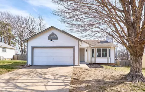 Exterior - 828 S Valleywind Ct, O'fallon, MO 63366 photo 2 of 9