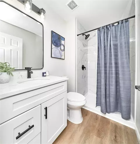 Bath - 828 S Valleywind Ct, O'fallon, MO 63366 photo 2 of 4