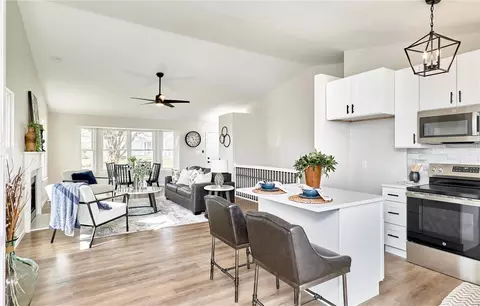 Kitchen - 828 S Valleywind Ct, O'fallon, MO 63366 photo 7 of 7