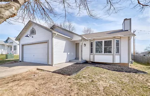 Exterior - 828 S Valleywind Ct, O'fallon, MO 63366 photo 4 of 9