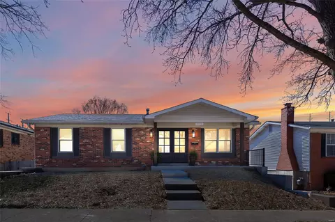8974 Dana Ct, Saint Louis, MO 63123