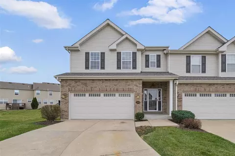 2010 Chestnut Pines Ct, Saint Peters, MO 63376