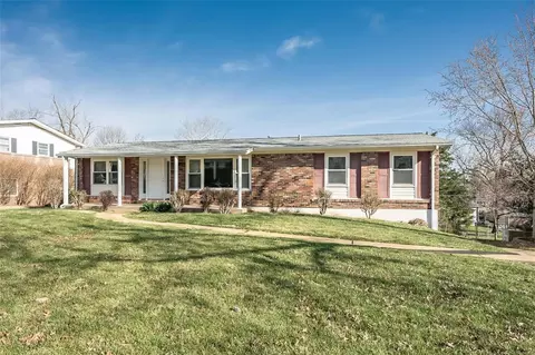 1211 Fieldhurst Dr, Ballwin, MO 63011 photo 2