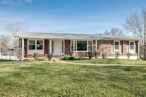 1211 Fieldhurst Dr, Ballwin, MO 63011