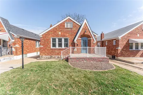 9340 Mackenzie Rd, Saint Louis, MO 63123