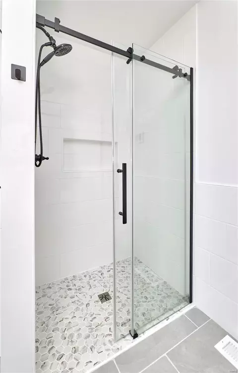 Bath - 944 Annabrook Park Dr, O'fallon, MO 63366 photo 7 of 9