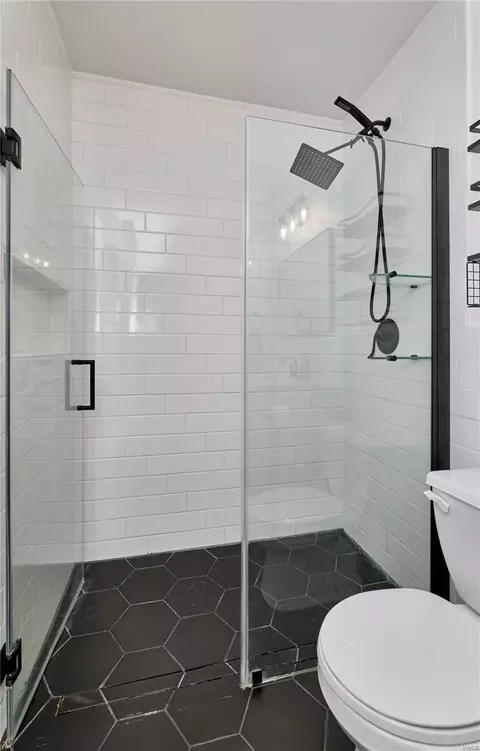 Bath - 944 Annabrook Park Dr, O'fallon, MO 63366 photo 3 of 9