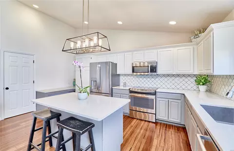 Kitchen - 944 Annabrook Park Dr, O'fallon, MO 63366 photo 4 of 6