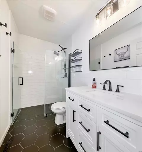 Bath - 944 Annabrook Park Dr, O'fallon, MO 63366 photo 2 of 9