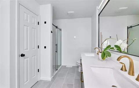Bath - 944 Annabrook Park Dr, O'fallon, MO 63366 photo 5 of 9