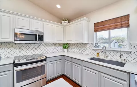 Kitchen - 944 Annabrook Park Dr, O'fallon, MO 63366 photo 5 of 6
