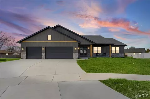 162 Gabrielle Cir, Bethalto, IL 62010