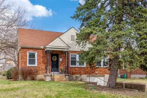 6215 Weber Rd, Saint Louis, MO 63123