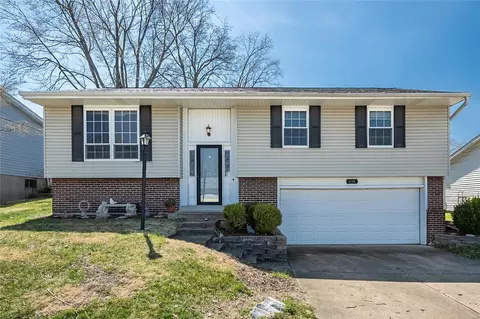 4220 Massabielle Dr, Saint Louis, MO 63129