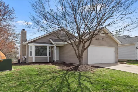 10 Kingspointe Dr, Saint Peters, MO 63376