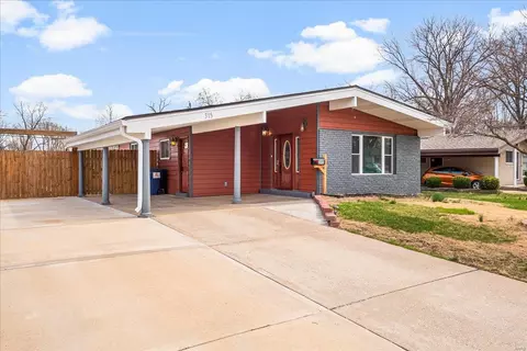 315 Versailles Dr, Florissant, MO 63031