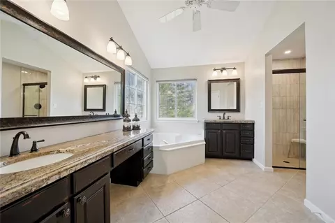 Bath - 608 Castle Meadows Ct, Ballwin, MO 63021 photo 2 of 3
