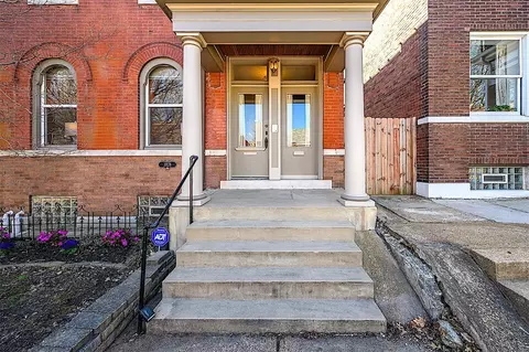 3828 Fairview Ave, Saint Louis, MO 63116