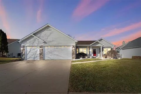2714 Post Meadows Dr, O'fallon, MO 63368