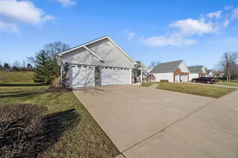 2714 Post Meadows Dr, O'fallon, MO 63368 photo 3