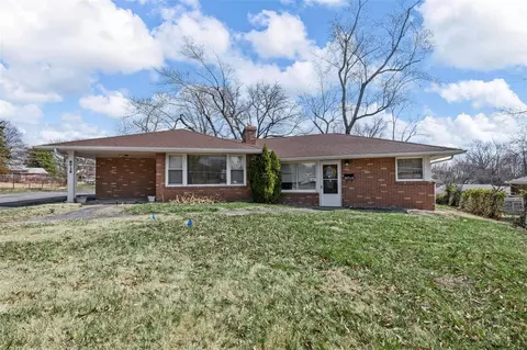 8713 Maryknoll Ave, Saint Louis, MO 63114