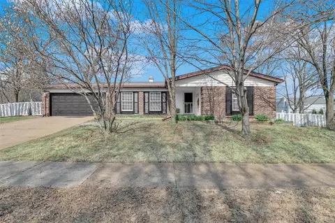 4695 Towne Centre Dr, Saint Louis, MO 63128