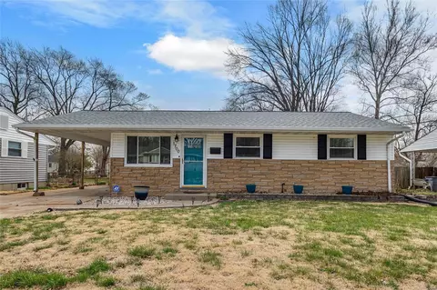 1700 Crowder Dr, Florissant, MO 63031