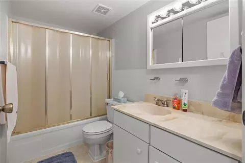 Bath - 3107 Garnette #D2, Bridgeton, MO 63044 photo 1 of 2