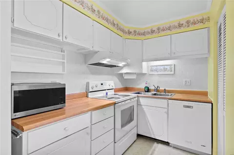 Kitchen - 3107 Garnette #D2, Bridgeton, MO 63044 photo 3 of 4