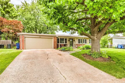 1680 Gallop Ln, Florissant, MO 63033